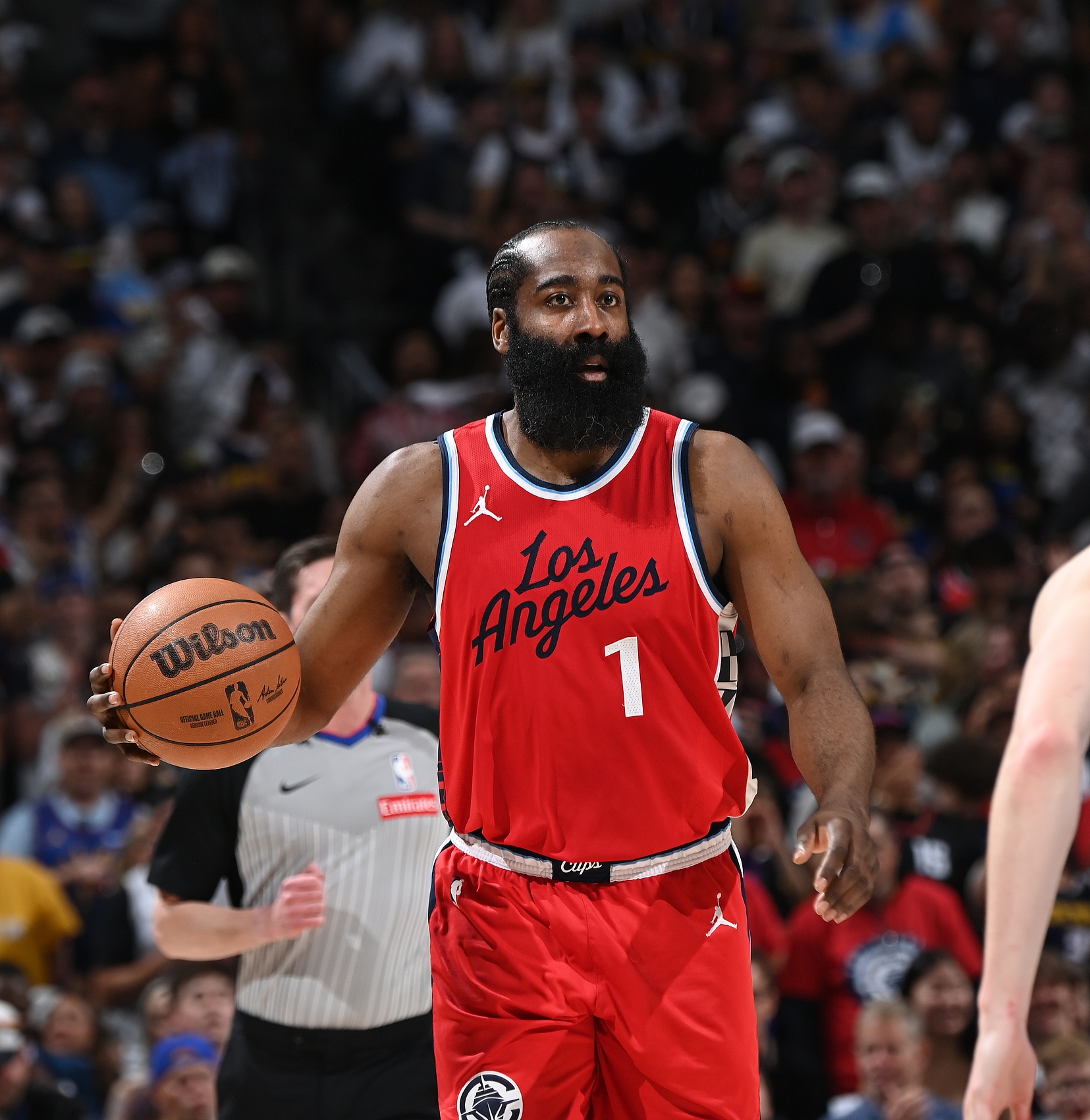 开云官网-媒体人：国人追捧的巨星中很少有哈登这类关键战役习惯性掉链子的