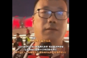 一球迷为国足擂鼓90分钟：我不累，为了中国队，我值！
