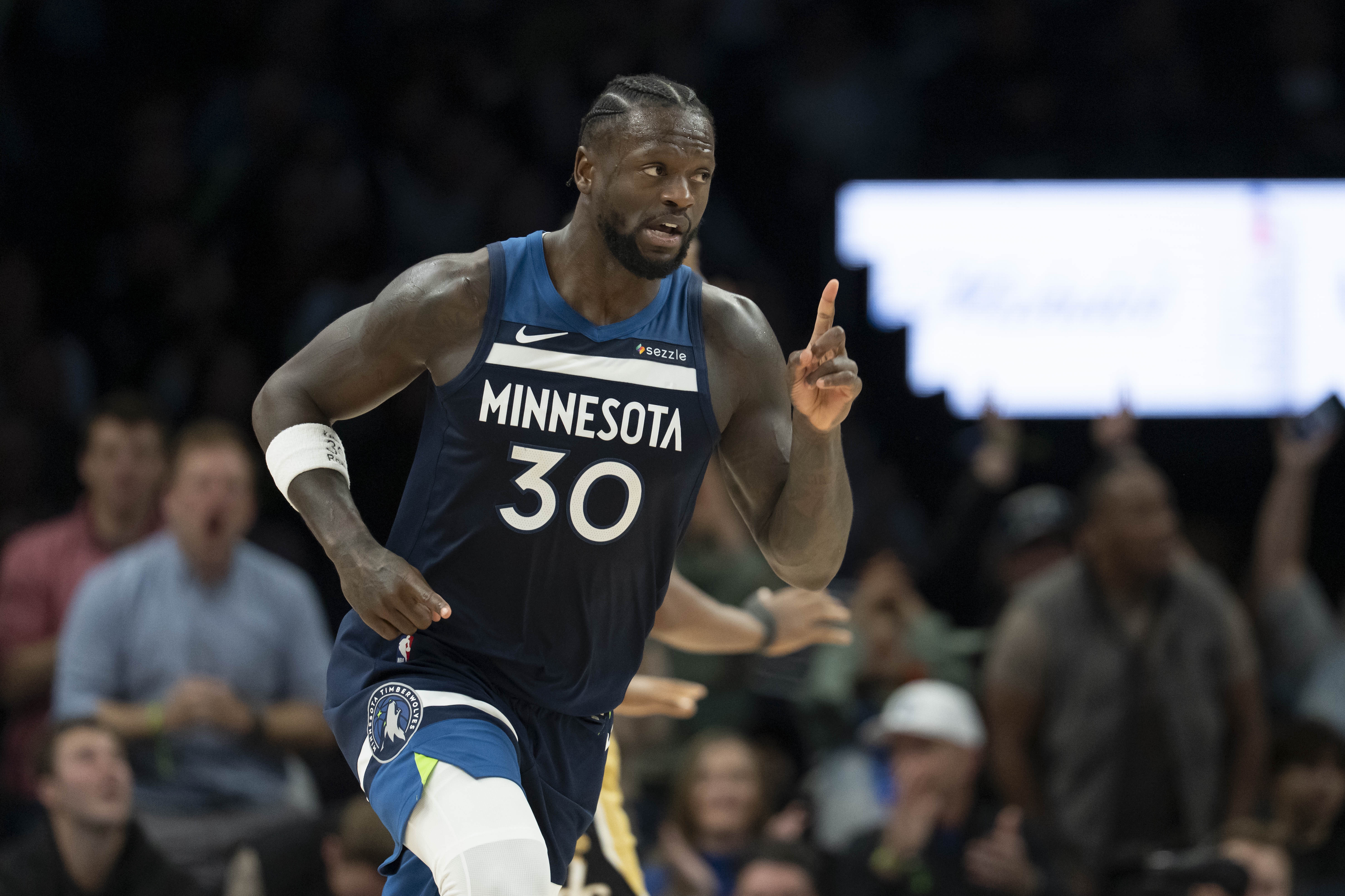 开云入口-表现不俗！兰德尔半场11投5中&amp;罚球2中2得13分4板1断 正负值+14