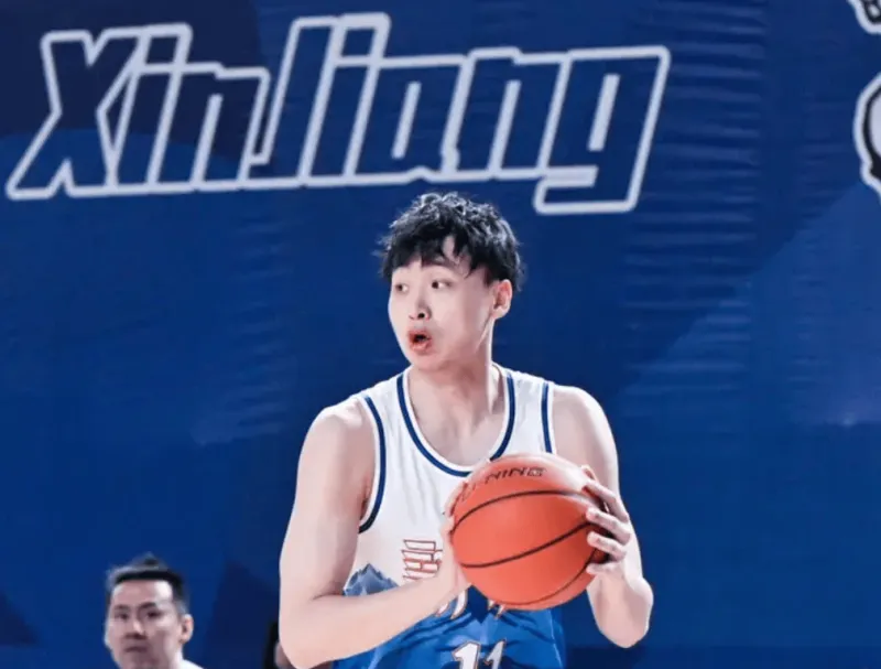 开云入口-齐麟出战42分钟，投篮16中10、三分5中3得到25分7篮板2助攻